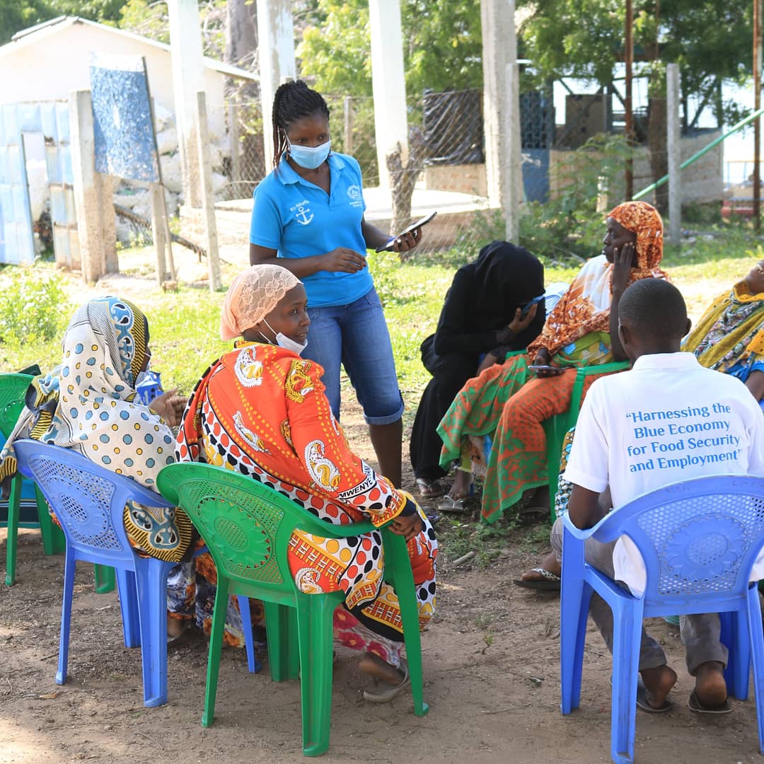JaneKiguta's tweet photo. #Genderdialogues #e-literacy training #Mkwiro #Seaweed #farmers #Enhancing seaweed farming visibility @ScienceComms1 https://t.co/H8jx9xS7Wk