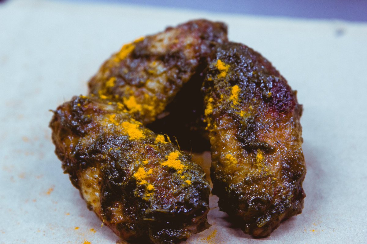 Wingomania's tweet photo. Going back to our roots 🇮🇳

Pan-fried #ChickenWings glazed with our homemade coriander sauce, garnished with some turmeric 🙂

#WingomaniaBTS 📸 #WeWing 🍗 https://t.co/1yWqqog22c