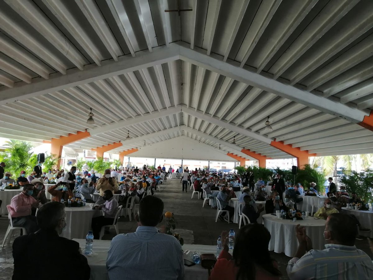 hecmiliogalvan's tweet photo. Ha sido un honor para mí conducir y moderar los trabajos de la Asamblea General de la Asociación Dominicana de Productores de Leche Aproleche Rep Dom en su 42ava edición https://t.co/zVIjzoElFH