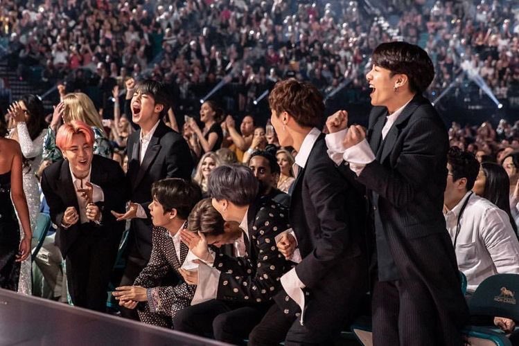 BTS insane professionalism—a thread because bts kings 👑