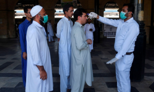 AlarabiyaPost's tweet photo. Pakistan reports 105 COVID-19 deaths in single day https://t.co/fgstwwGQaO https://t.co/9ZuqyGerYc