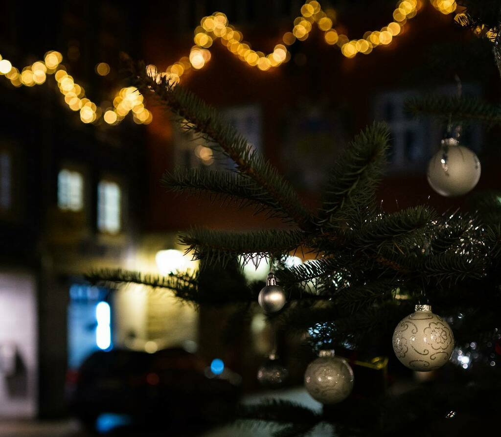 Erster Abend im harten Lockdown in Idstein. 

#idstein #city #lockdown #advent #stadt #leere #corona #weihnachtszeit #weihnachten #christmas #taunus #viltrox33mmf14 #fujifilmxt3 #stadtidstein #idstein24 instagr.am/p/CI3q3wxAqCj/