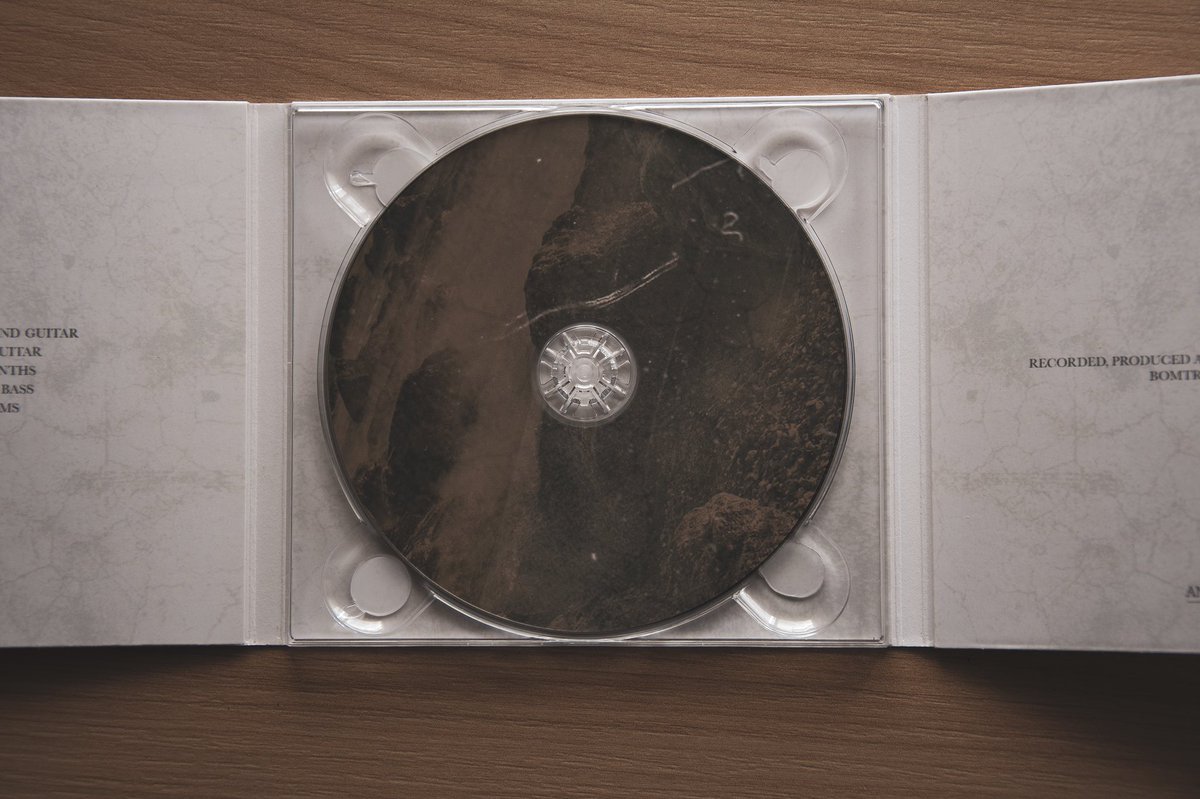 Buensucesomr's tweet photo. A punto de acabar el año y después de sacar nuestro álbum Terra Incognita, por fin nos hemos animado a lanzarlo en formato físico para todos vosotros. Podéis encontrarlo por 7€ + gastos de envío hasta 2021, en el enlace de nuestro perfil o por mensaje directo. https://t.co/Rus3JKmhZK