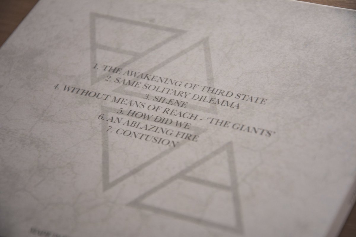 A punto de acabar el año y después de sacar nuestro álbum Terra Incognita, por fin nos hemos animado a lanzarlo en formato físico para todos vosotros. Podéis encontrarlo por 7€ + gastos de envío hasta 2021, en el enlace de nuestro perfil o por mensaje directo.