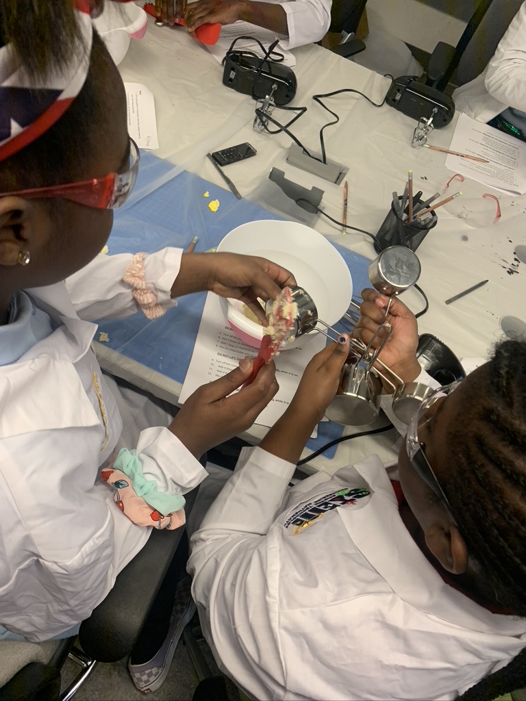 NGSS_tweeps's tweet photo. Finding ways to explore skin elasticity & hair types, @shedabeda incorporated various tools for modeling hair patterns. #NGSSpractices #ModelingCurlPatterns #STEMed #access Again, what expansive pedagogical approaches are you utilizing to enhance modeling? https://t.co/9qsgeswf2G