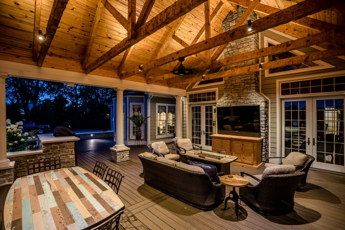 Enjoyed designing and installing outdoor lighting for @backconstruction on this beautiful outdoor living space.