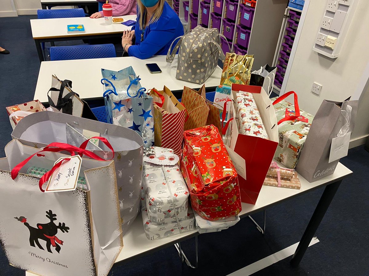 MissOconnor87's tweet photo. Lots of #StaffWellbeing flying round the building at the minute with #SecretSanta 🎅🏽@EssaHumanities @EssaLanguages https://t.co/5g2veY7af0