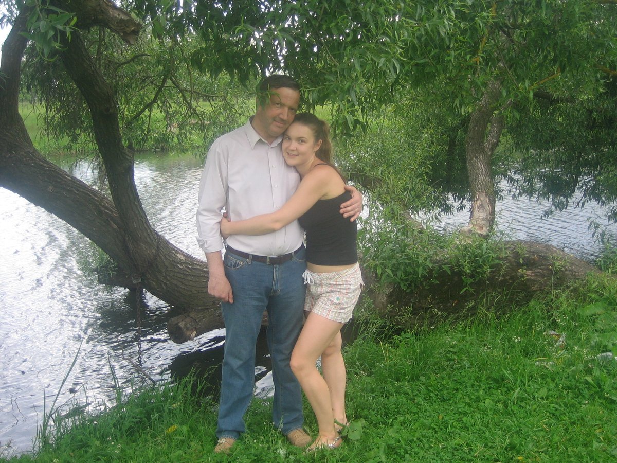 Around that time, I lost my father. He had been my rock, inspiration, and role model. After this loss, I had to re-discover who I was. This led me to join the  @Acumen Fellowship, and move to Kenya for  @juhudikilimo - a microfinance organization serving local farmers.