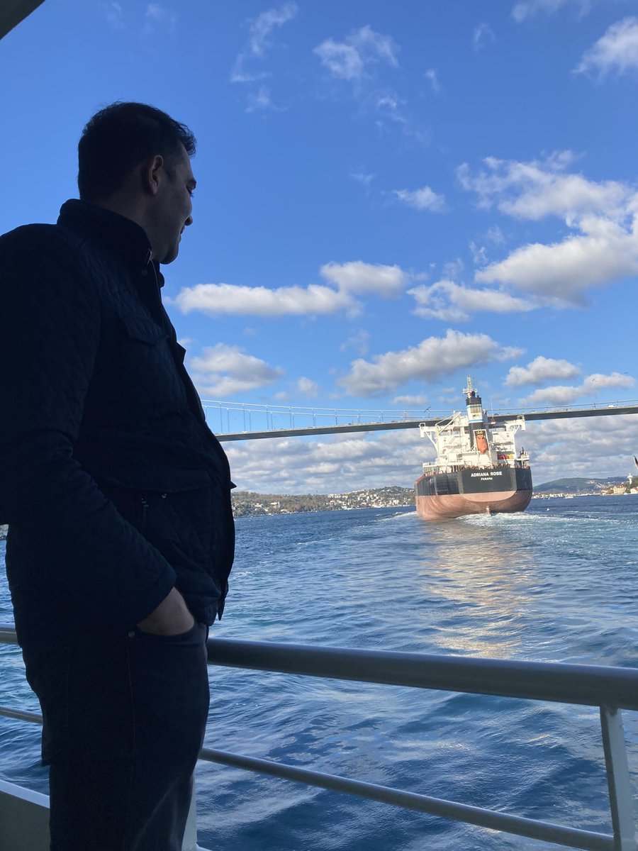 halil53719695's tweet photo. Diz çök ey zorlu nefs, önümde diz çök! 
Heybem hayat dolu, deste ve yumak. 
Sen, bütün dalların birleştiği kök; 
Biricik meselem, Sonsuza varmak... https://t.co/ki170HkWRD