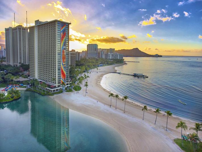 mvnp's tweet photo. @HawaiianVillage is now open &amp; celebrating w/ an amazing #Kamaaina Package! Starting at just $164 per night, HI residents can enjoy a staycation that includes no resort charge, complimentary self-parking, and 20% off @mandaraspa. @HiltonHotels @OahuVB  https://t.co/WAq8neF0Bg https://t.co/QIIfjHUfaE