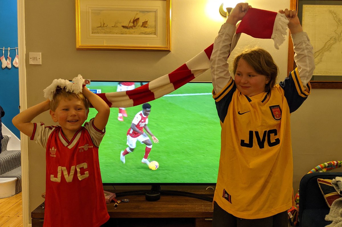 eventlive_'s tweet photo. @JuniorGunners Elizabeth and Thomas cheer on the Arsenal wearing Daddy's old kits! #JGChristmasGiveaway https://t.co/jD8GJcFwme