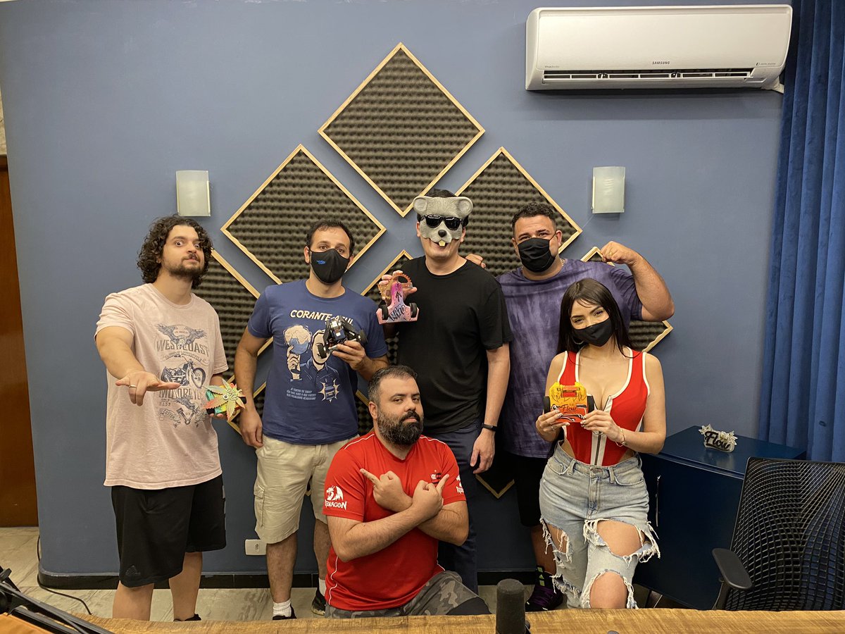 NyviEstephan's tweet image. A ERA DA BATALHA DE ROBÔS ESTÁ  PRESTES A BOMBAR NO BRASIL!!! Já dividi com vcs muitas vezes q era um dos meus sonhos apresentar uma #battlerobot , e hoje estamos eu, @ratoborrachudo @iberethenorio @murilloshooow @igor_3k @monark no @flowpdc para isso! 🤩