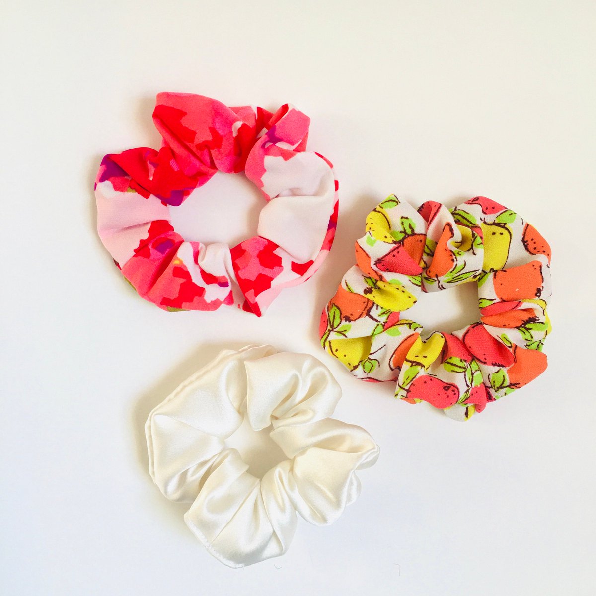 StyleEtik's tweet photo. Thanks for the kind words! ★★★★★ "The scrunchies I purchased are beautiful and high quality—and they shipped unbelievably quickly! Excited to purchase more in the future and recommend this shop to friends!" elianawkosova https://t.co/elIhktJOeZ #etsy #pink #yellow #hai https://t.co/RRPgehj7XM
