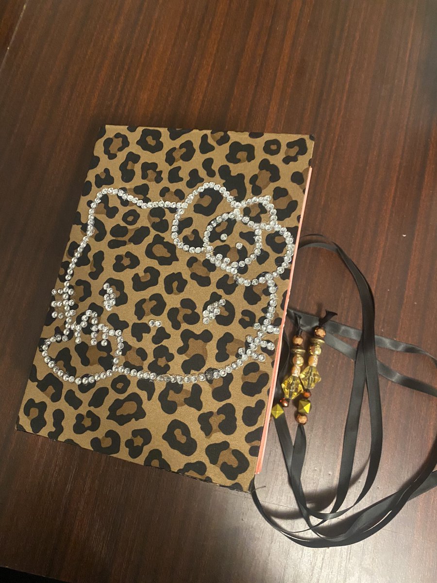 Starrlov3r's tweet photo. Recent commission finished and shipped out!!! I had a ton of fun with this one!!!!
❤️🧡💛💚💙💜
#starr #art #crafts #fun #artist #love #loveislove #wonderful #fabric #handmadejournals #journals #journal #adventure #personaljournal #personalizedjournal #handmade #custom https://t.co/rolVWJ5m5H