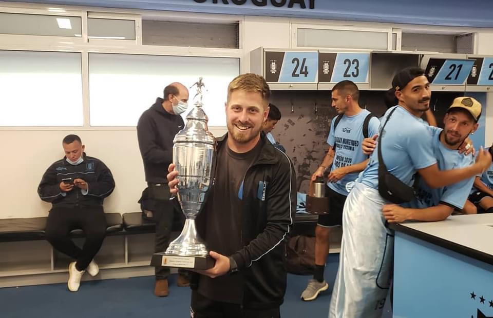 Felicitaciones para nuestro DT Felipe Lazcano <a href="/flazcanob/">Felipe Lazcano</a> por ser  CAMPEÓN en Uruguay con  <a href="/umfc1921/">Uruguay Montevideo</a> un gran abrazo para sus jugadores y todo su Cuerpo Técnico.
#AgremiadosAgefuch