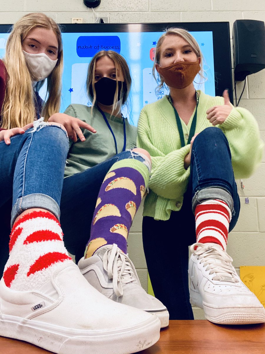 MissGreer_'s tweet photo. Wacky Tacky Sock Wednesday!! 🤗 #SpiritWeek @mgmgators https://t.co/4czqvnwWiq