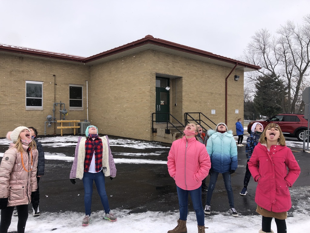 WGSD52's tweet photo. Oh, what fun! Recess at LGS for the first snow of the year! #thisisd52 https://t.co/YpGdsm9a1w