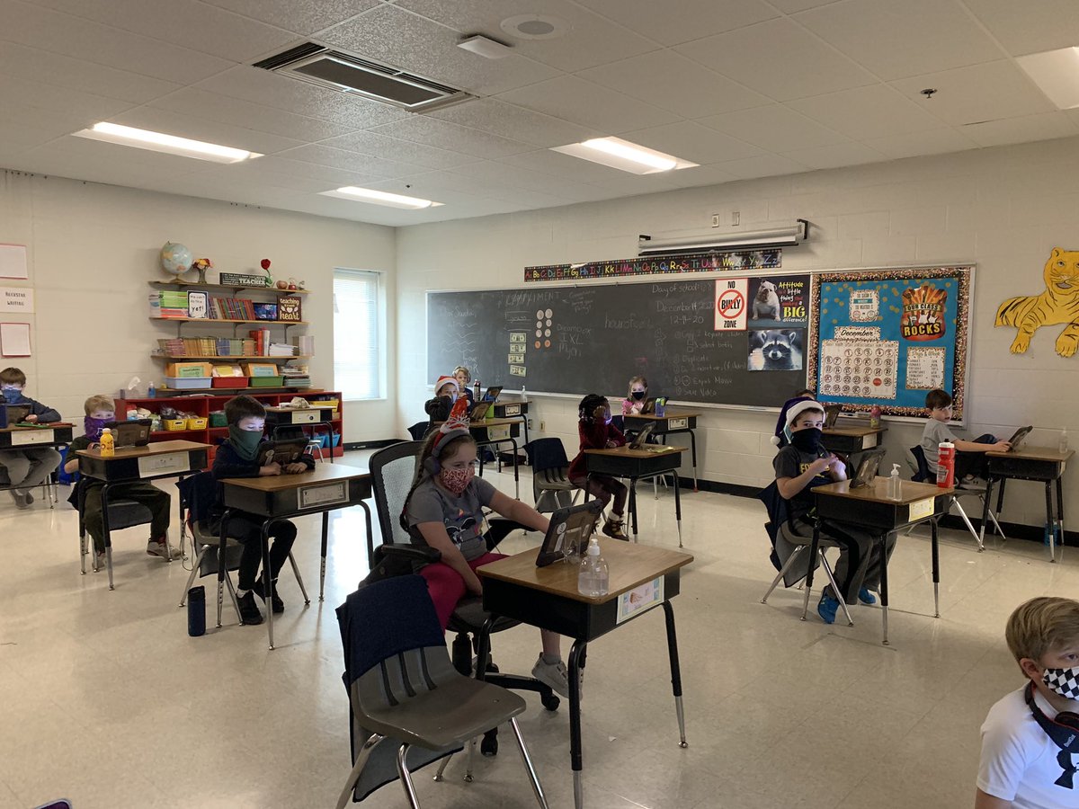 MrsRaggsRockers's tweet photo. We had a blast doing some word problem review on Kahoot today. @TaraOaks_ES #taratechmas https://t.co/voQAR6qcTQ