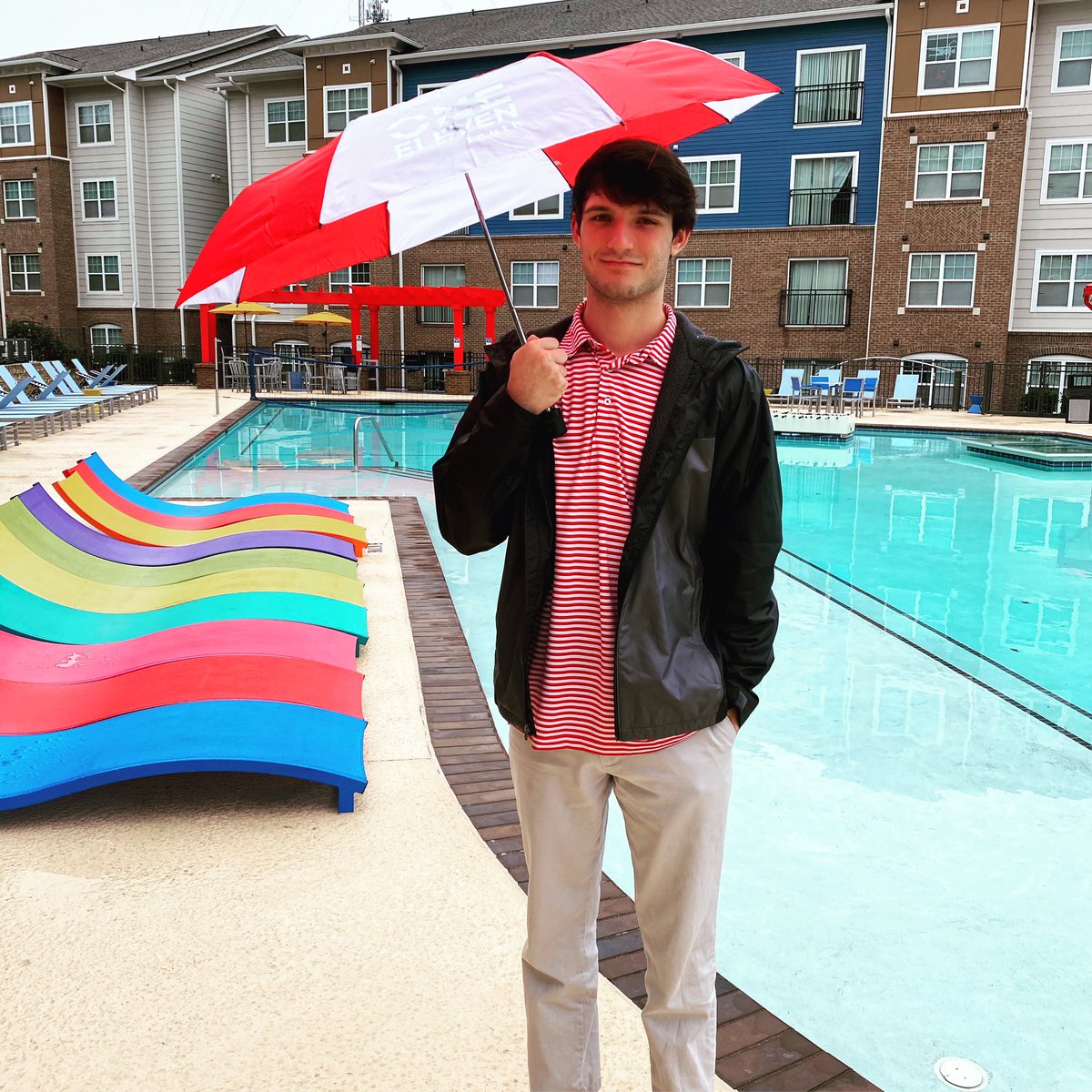 One11South's tweet photo. 🎵Rain Rain Go Away🎵 Come sign a lease with us Today!! We are having some great incentives deals on our floor plans! Call 912.225.0381 to found out how we can help you find the perfect home! #LiveSouth #TheOne 🥳💰 https://t.co/AgcXecuRGe