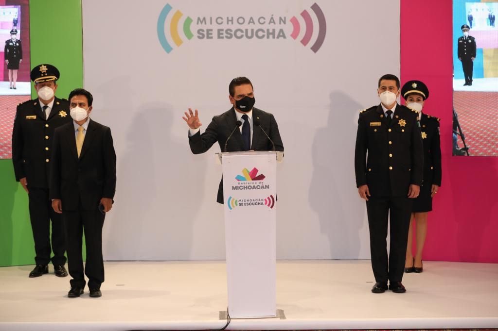 Silvano_A's tweet photo. En Michoacán, seguimos trabajando en la tarea de brindar paz a las familias. No vamos a permitir que se instalen grupos que impongan sus criterios y, por eso, a partir de hoy, cada miércoles estaremos presentando un informe detallado sobre las acciones y avances en seguridad. https://t.co/hmksaAmqcp