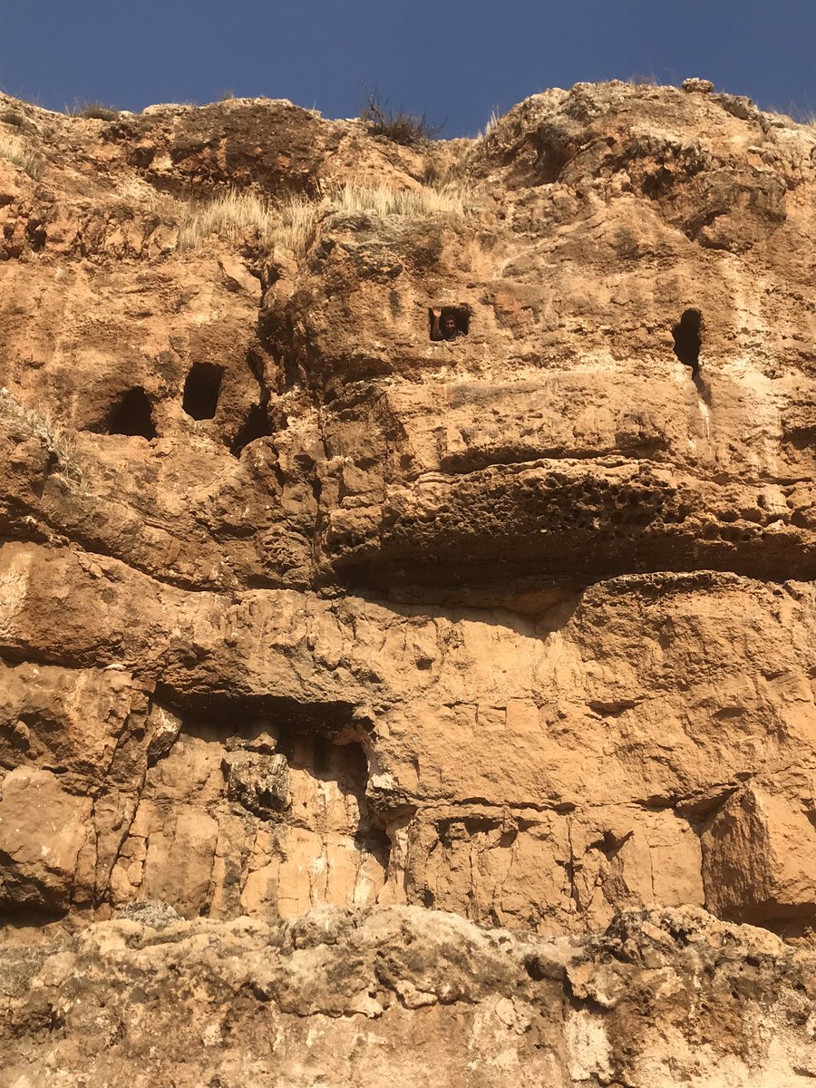 KesfetV's tweet photo. Viranşehir/Gömülü (Matmura) Köyü-Matmura Höyüğü ve Mağaraları
#Matmura #Gömülü #Tarih #Kültür #Sanat #Doğa #TelHalaf #Medeniyet #Roma #Abbasi #Höyük #Tella #Asur #Sümer #Mağara #Afet #Helak #Viranşehir #ViranşehirGömülüKöyü #Şanlıurfa https://t.co/OWBFLAebvt