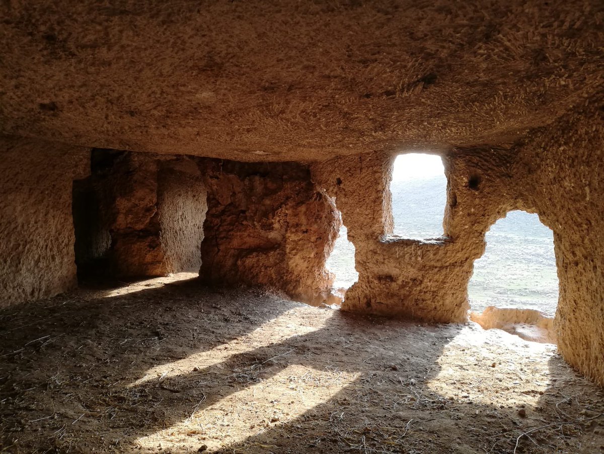 KesfetV's tweet photo. Viranşehir/Gömülü (Matmura) Köyü-Matmura Höyüğü ve Mağaraları
#Matmura #Gömülü #Tarih #Kültür #Sanat #Doğa #TelHalaf #Medeniyet #Roma #Abbasi #Höyük #Tella #Asur #Sümer #Mağara #Afet #Helak #Viranşehir #ViranşehirGömülüKöyü #Şanlıurfa https://t.co/OWBFLAebvt