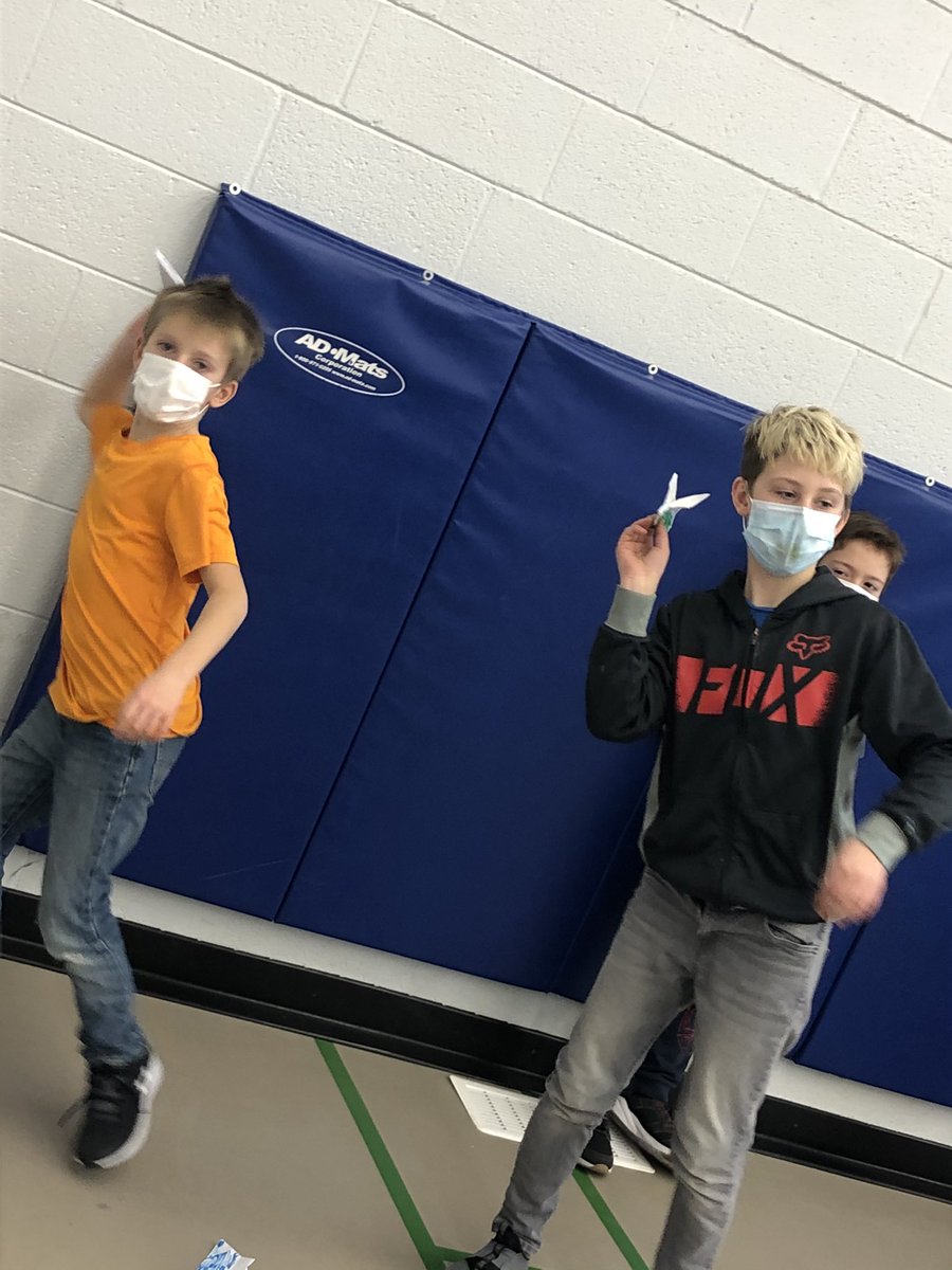 ErinRichardHZSD's tweet photo. More #stemtastic activities this year.  Ss created paper airplanes to replace Santa’s sleigh as we talked about gravity.  #STEM #growchangelearn #STEMeducation #xmasactivities #xmasSTEM @horizonsd205 @nokomisschool https://t.co/pj3WIJnXmB