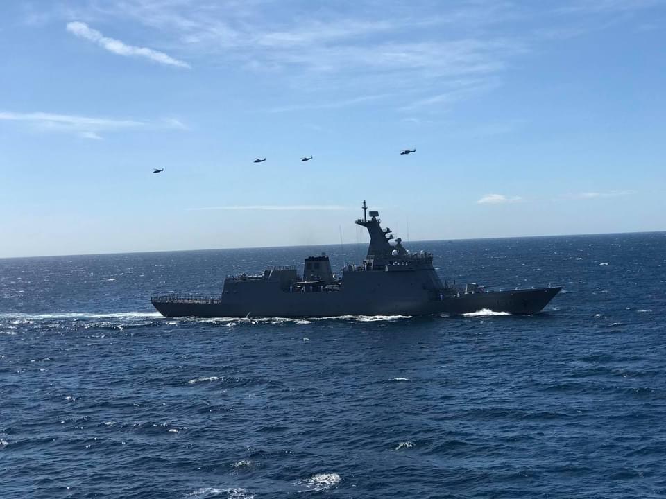 WarshipCam's tweet photo. Philippine Navy Jose Rizal-class frigate BRP Jose Rizal (FF 150) sailing past display stand during 85th anniversary Fleet Review near the coast of Bataan - December 16, 2020 #joserizal #ff150
* photo posted on Philippine Navy FB page https://t.co/dD2E52RsKE