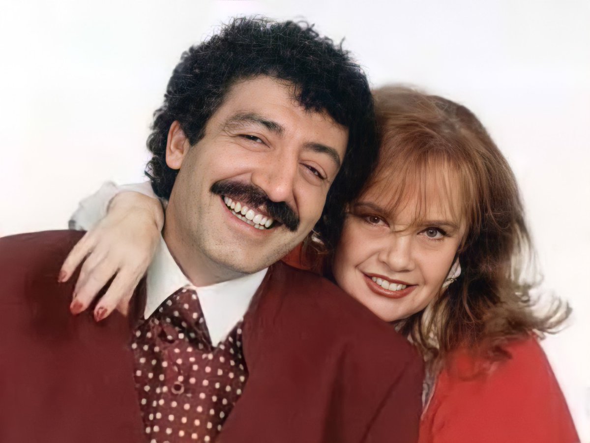 Bilmiyorum bir daha sever miyim sen gibi kimseyi. Bırak sevmeyim sen kal içimde, ben razıyım yalnızlığa.🥀
#MuesluemGuerses #Muesluembaba