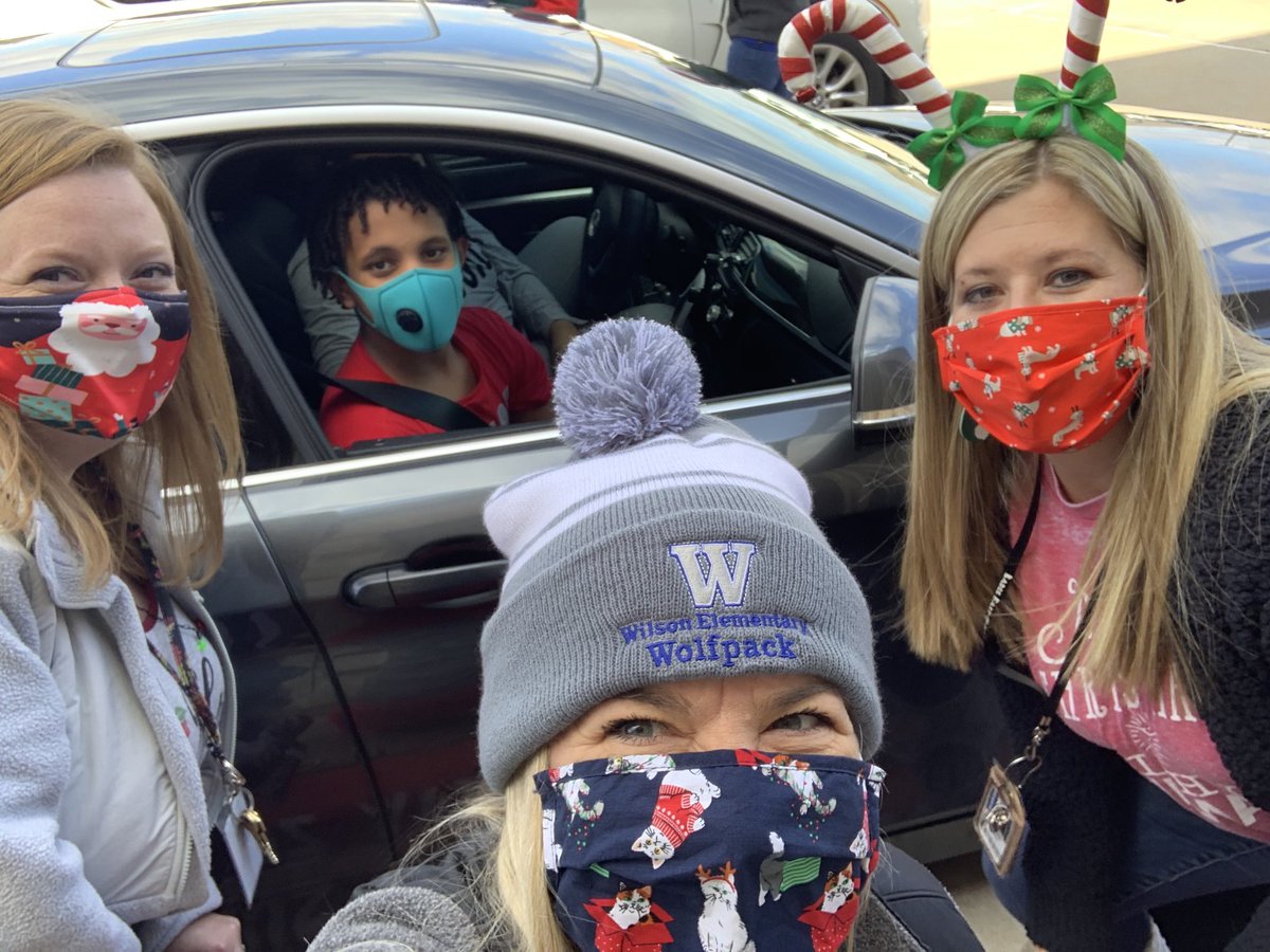 MrsLWhite13's tweet photo. Honestly, there is nothing better than seeing your virtual kids in person. My teacher heart is so full. #twehowl ⁦@TWEHowl⁩ https://t.co/b7pTUIItCr