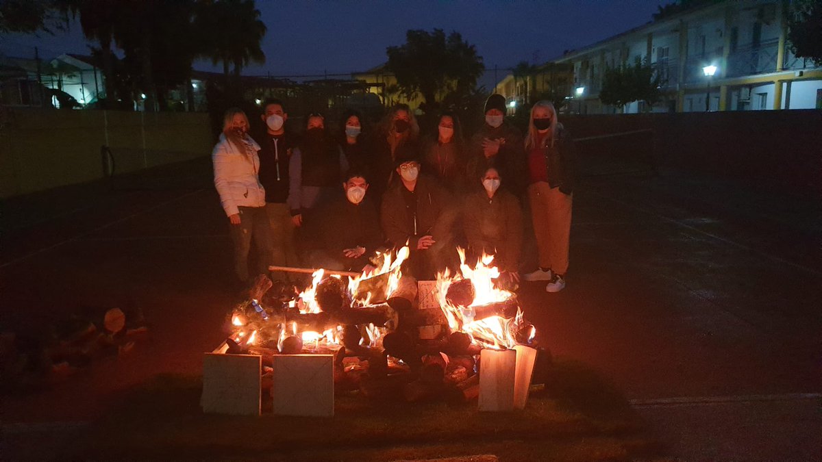 charlyrelano's tweet image. A veces me preguntan por qué #HagoLoQueHago , no lo puedo explicar, cuando ves los diamantes en bruto y tu cometido es pulirlos no puedo sentirme más conectado con mi misión/Pasion . Muchas gracias a todos los participantes del #fitsevilla2020 #firewalking #escuelanear