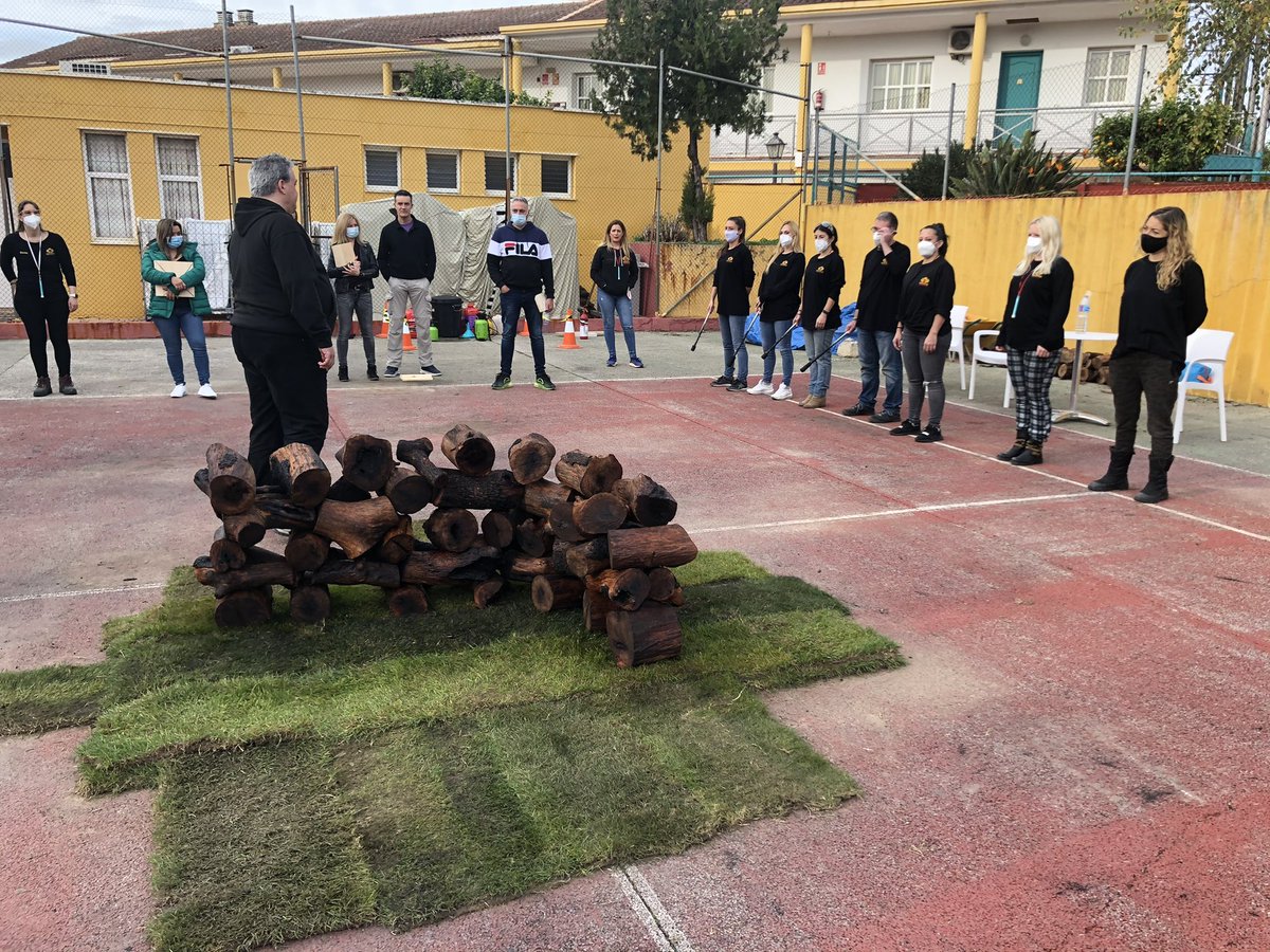 charlyrelano's tweet image. A veces me preguntan por qué #HagoLoQueHago , no lo puedo explicar, cuando ves los diamantes en bruto y tu cometido es pulirlos no puedo sentirme más conectado con mi misión/Pasion . Muchas gracias a todos los participantes del #fitsevilla2020 #firewalking #escuelanear