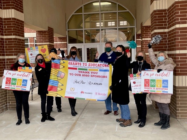 KristinGC23's tweet photo. Congratulations to Mrs. Sullins @SchellCoyotes!  Thank you @PISDEF Plano Education Foundation for funding her new books! #PISDProud https://t.co/m13zPtsj2I