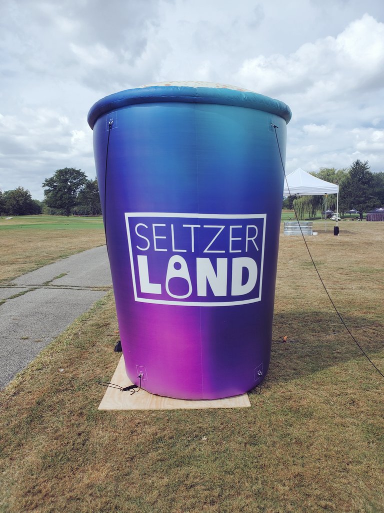 The 2020 fest season wasn't a compete ZERO. Thanks to @Seltzerland at <a href="/coghill/">coghill</a>. This socially distanced event was a taste of normalcy!! <a href="/BandBClassic/">Bacon & Beer Classic</a> @kleenteem_usa #festivalcleaning #eventcleaning #outdoorfests #outdoorevents #returnofthediamond #kleenteem #seltzerland2020