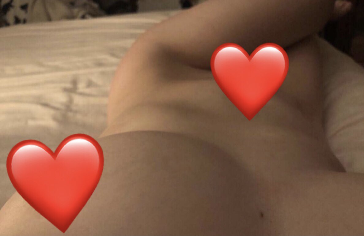 Je fais des prix réduit pour les cams ce soir mes chérie 
Rt + Follow si tu veux voir la photo sans les emojis 🥵