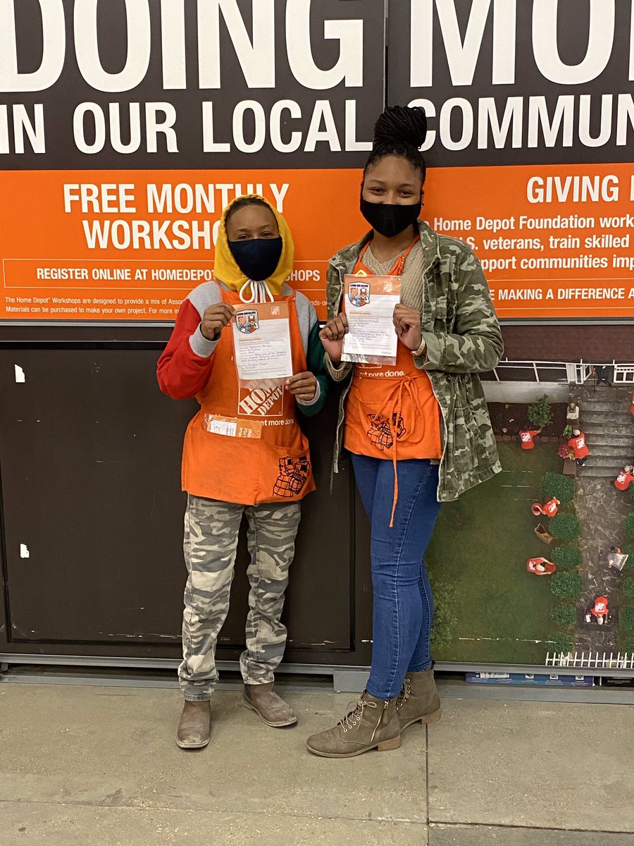 TanikaMagee's tweet photo. Thank You Destiny and Kalynn for #TakingCareOfOurCustomers #AwesomeJobTeam #OFA #ServiceDeskAssociate @ChrisDurand_HD @2905Home @Wash_HD @denise_bonds https://t.co/8ii1Uniz2Q