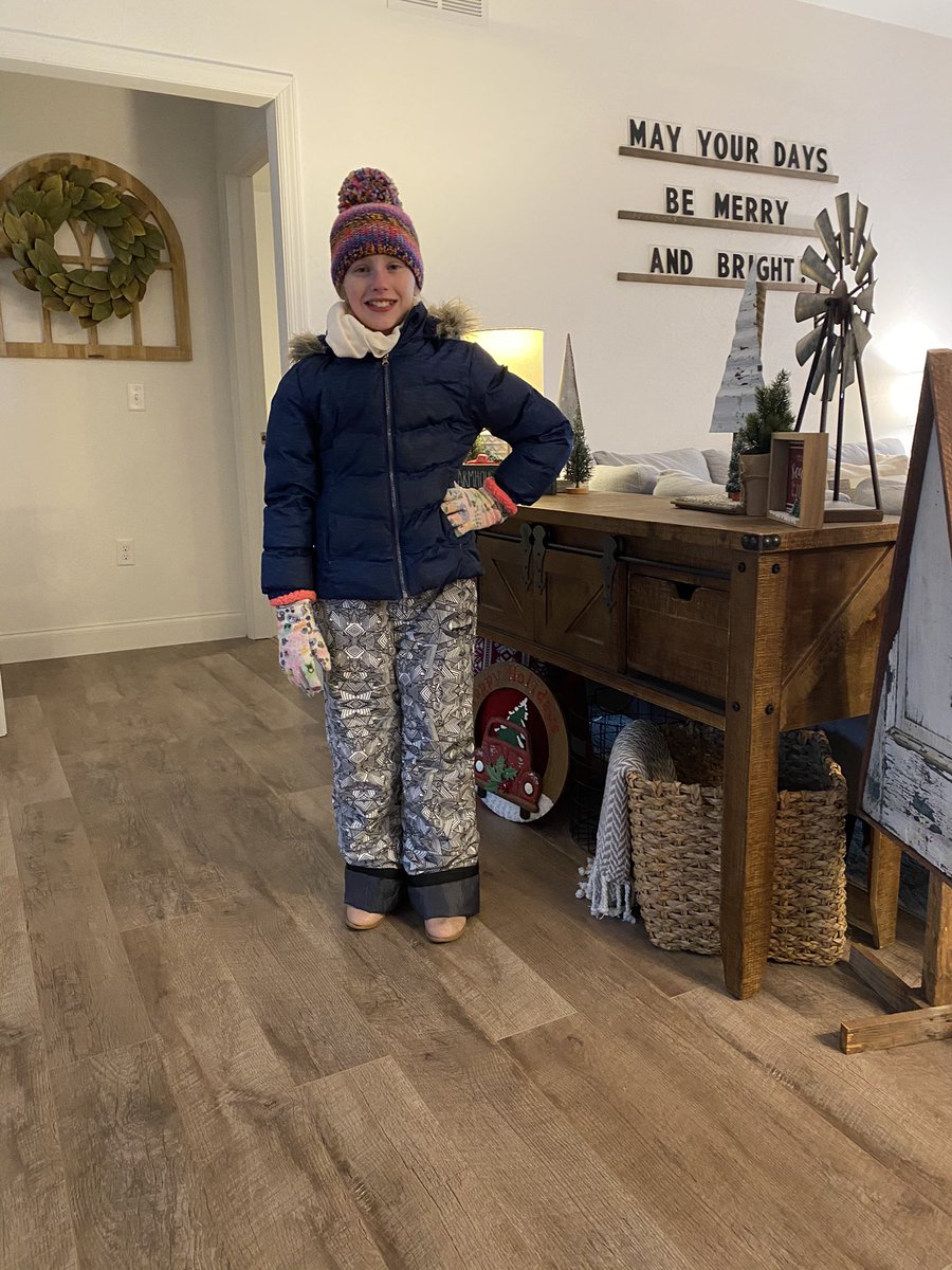 MrsVanEU's tweet photo. Hoping your day involved some outside snow fun and some inside hot chocolate!! ☕️❄️☃️☃️❄️☕️#snowwhatfun #bundleup #cozy https://t.co/9LbpLDRZjQ