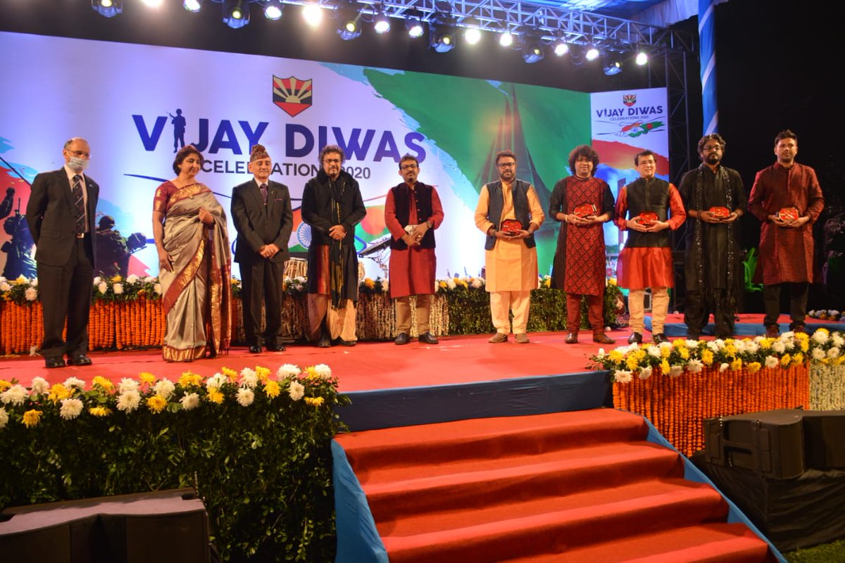 easterncomd's tweet photo. #VijayDiwas2020
#Rythmscape event conducted by #PanditBickramGhosh at AOI Lawns, Fort William mesmerised Mukti Jodhas and delegation members of Bangladesh
@adgpi
@SpokespersonMOD
@ihcdhaka https://t.co/FlwFAhEL01