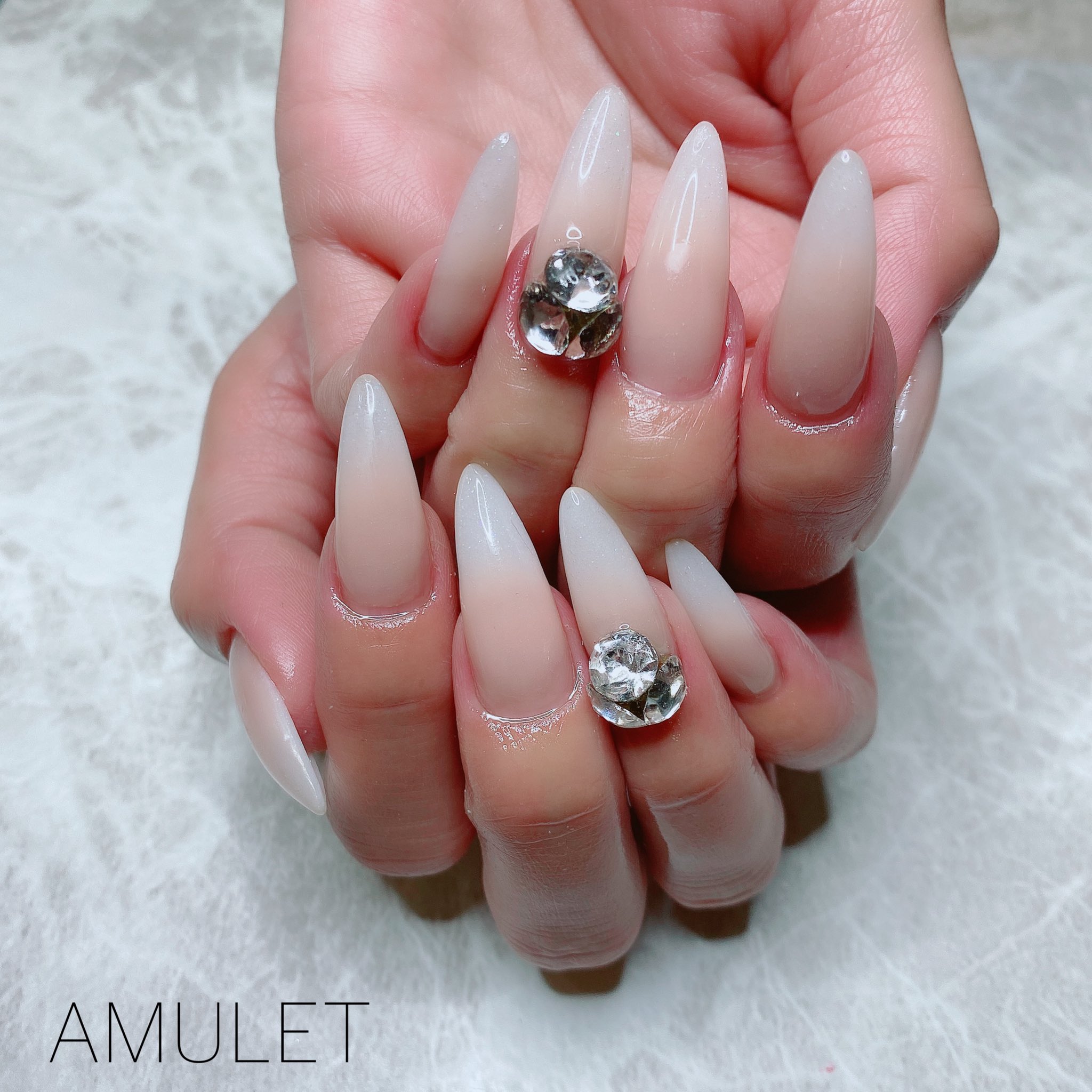 ネイルサロン アミュレット White Gradation Scalp Nail 約円 オフ別途 スカルプネイル スカルプ グラデーションネイル ベイビーブーマー 白グラデ 白ネイル ビジューネイル ビジュー 岡山ネイル 岡山 ネイルサロン