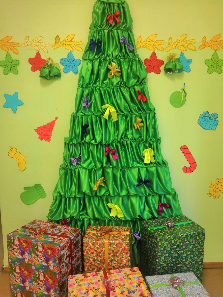 Новых возможностей, новых идей,
Рядом прекрасных, надежных друзей!
Новый год станет пускай самым лучшим,
Добрым, веселым и очень везучим!