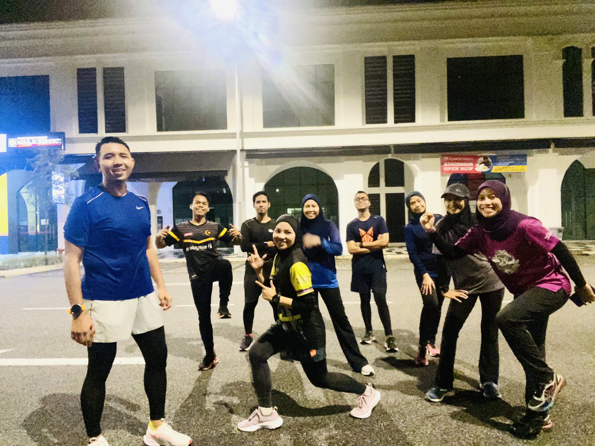 QaiSuhaimi___'s tweet photo. AM Session pagi ni agak special sempena birthday 1 of admin JFORS iaitu @FuzDwarf , so beliau berhajat buat 17.12km, agak meriah pagi ni di iringi pacer2 yg bertukar ganti, aku sempat teman 10km je sbb terlipak 1st wave FO, anyway, happy birthday brotha ~ https://t.co/OoZ6mgdauP