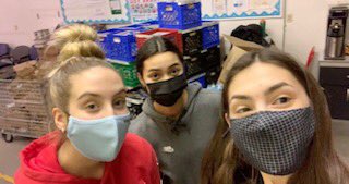 U18A Blue has been very busy this holiday season (pre-lockdown) packing food at the Aurora Food Pantry, and shopping for and wrapping gifts in support of Girls Inc.!  Keep it going Panthers!!