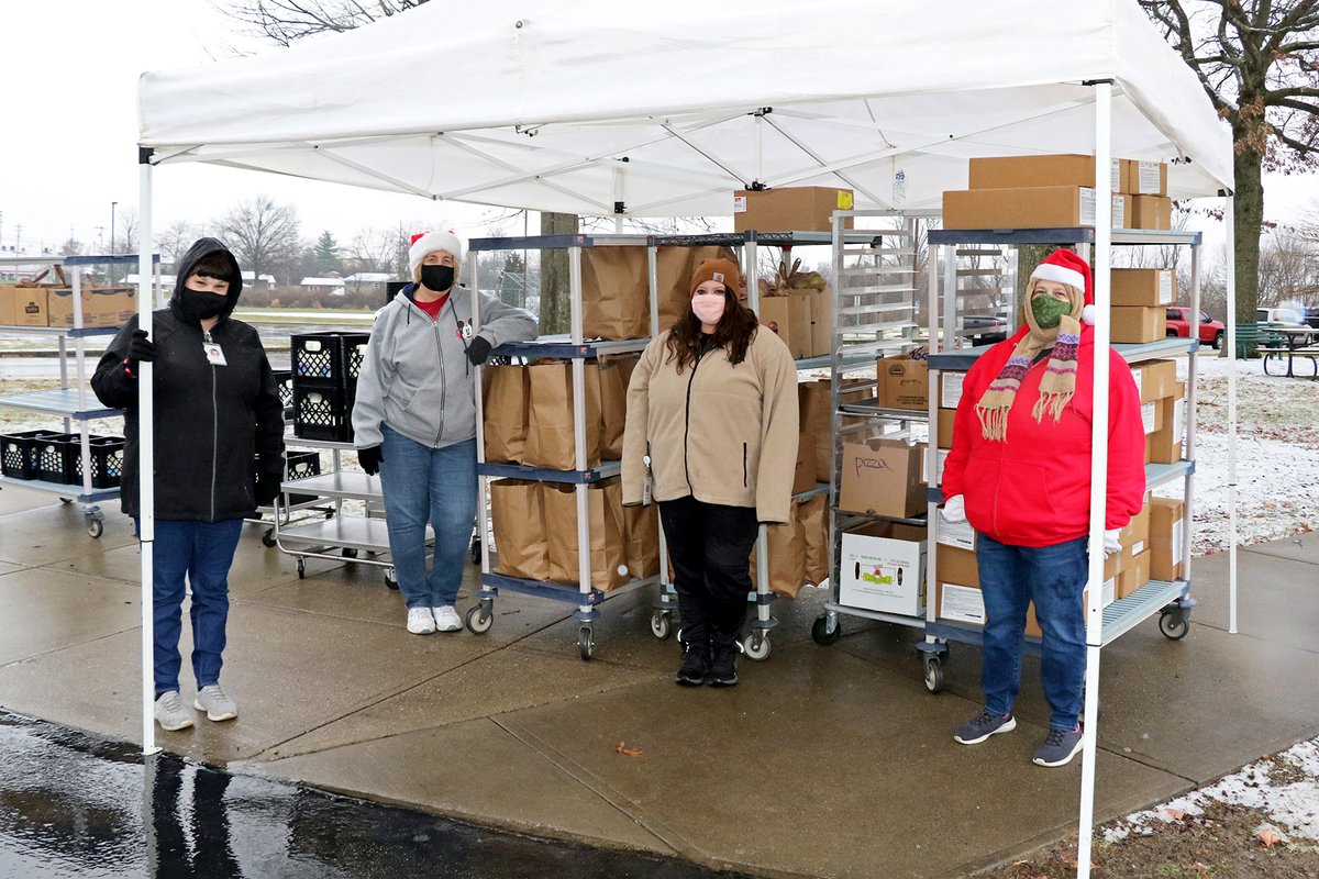Boone_County's tweet photo. Our Food Services Department handed out 21 days worth of food for Boone County children to help feed them over the upcoming Winter Break today. We gave out 170,000 meals! @SuptTurner @jlvw76 @JimDetwiler1 @CityofFlorence @BooneCountyKy @KyDeptofEd https://t.co/IPodx5qtde