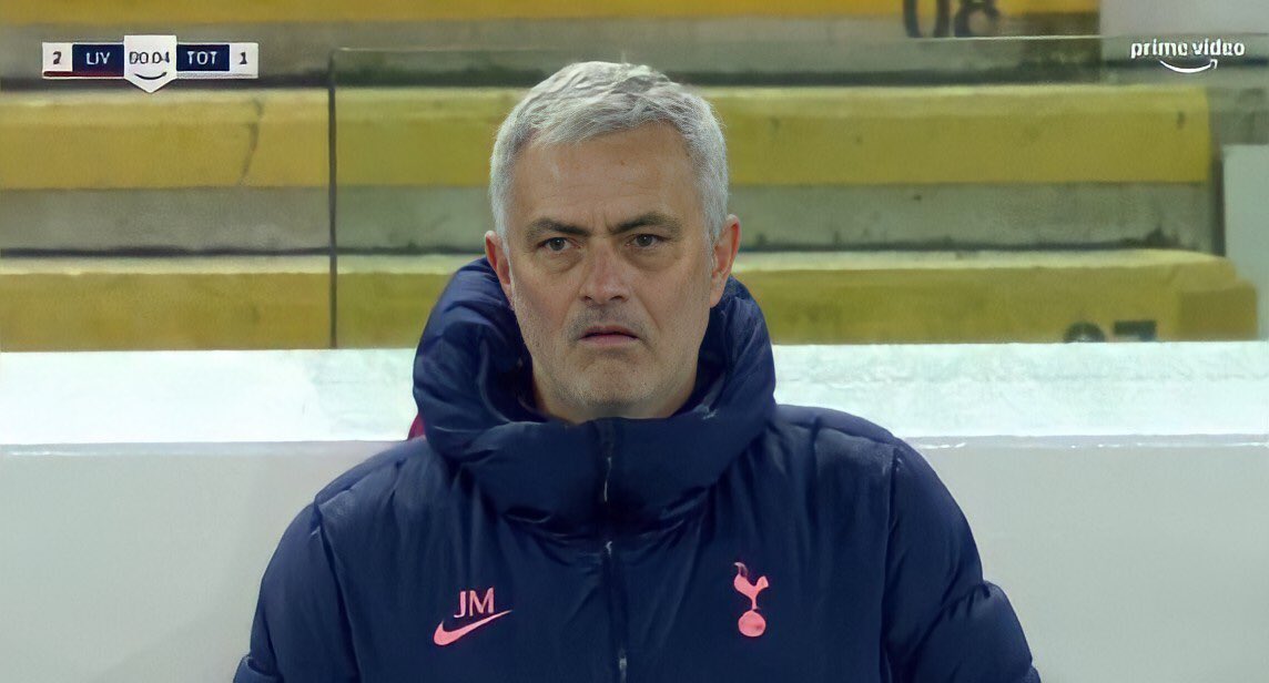 FootyHumour's tweet image. When your 7-2-1 formation doesn’t work