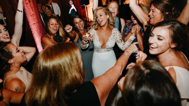 MarriedInMKE's tweet photo. New Today on #MarriedInMilwaukee - There's a lot of reasons #MKECouples love our friends at Sound By Design and you can read about them right here! https://t.co/FMGCkUNmQM https://t.co/QzemvMrMCm