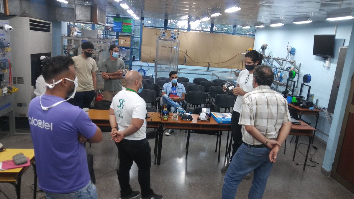 grmCujae's tweet photo. Visita al #LabInstCtrl del Dtor de Investigaciones Agropecuarias del @CIGBCuba Dr. Mario Pablo Estrada Garcia https://t.co/InA1BCCAB3