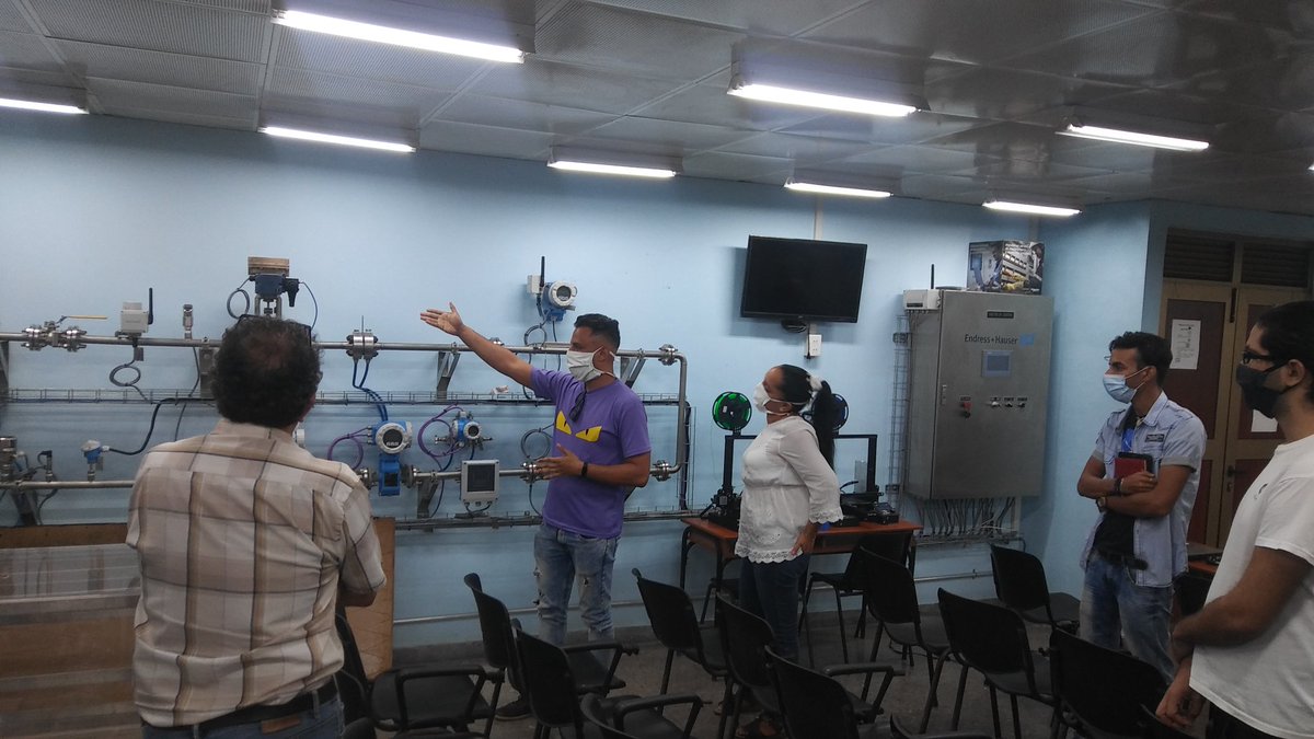 grmCujae's tweet photo. Visita al #LabInstCtrl del Dtor de Investigaciones Agropecuarias del @CIGBCuba Dr. Mario Pablo Estrada Garcia https://t.co/InA1BCCAB3