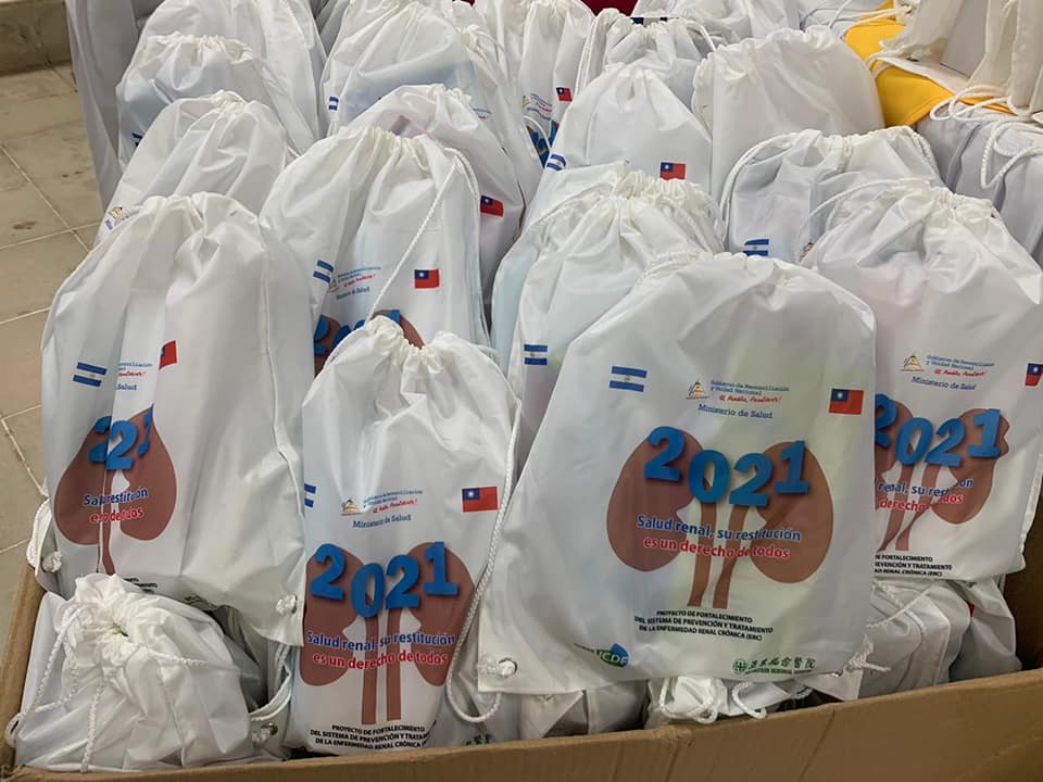 Pacientes con enfermedades renales crónicas recibirán a través del Ministerio de salud un kit sanitario donado por el gobierno de Taiwán, como parte del programa de solidaridad que mantienen con Nicaragua.
#RedFSLN
#NicaraguaLinda