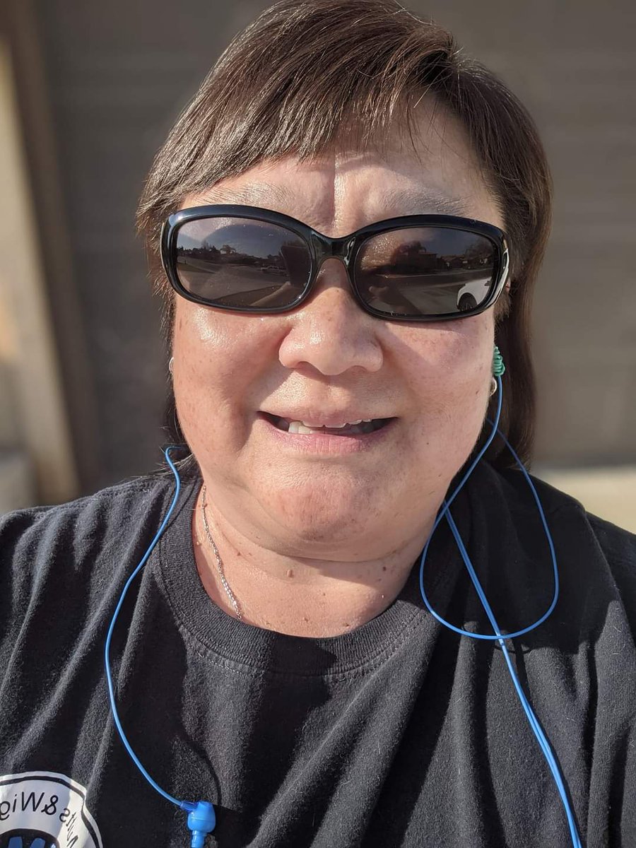 OneEarOut's tweet image. Mindy stopped for a #OneEarOut selfie while she was taking a walk in the California sunshine. Please keep #OneEarOut &amp;amp; #TuneInToLife when you're out and about.