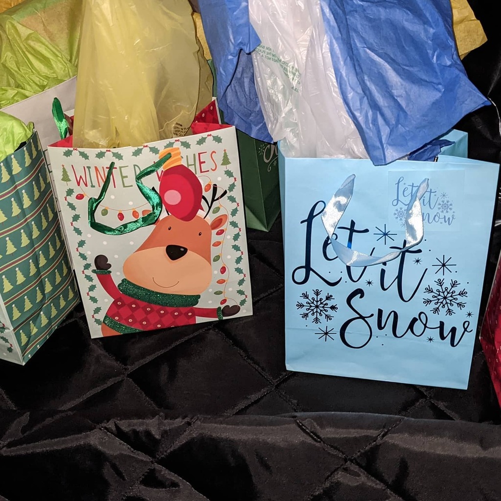 CHCC678's tweet photo. The last Holiday Special is tonight! 6:30pm in the Chapel- bring a $5 and under wrapped White Elephant gift- don't have one? We've got a few extras! https://t.co/dgKWRtTFlY
